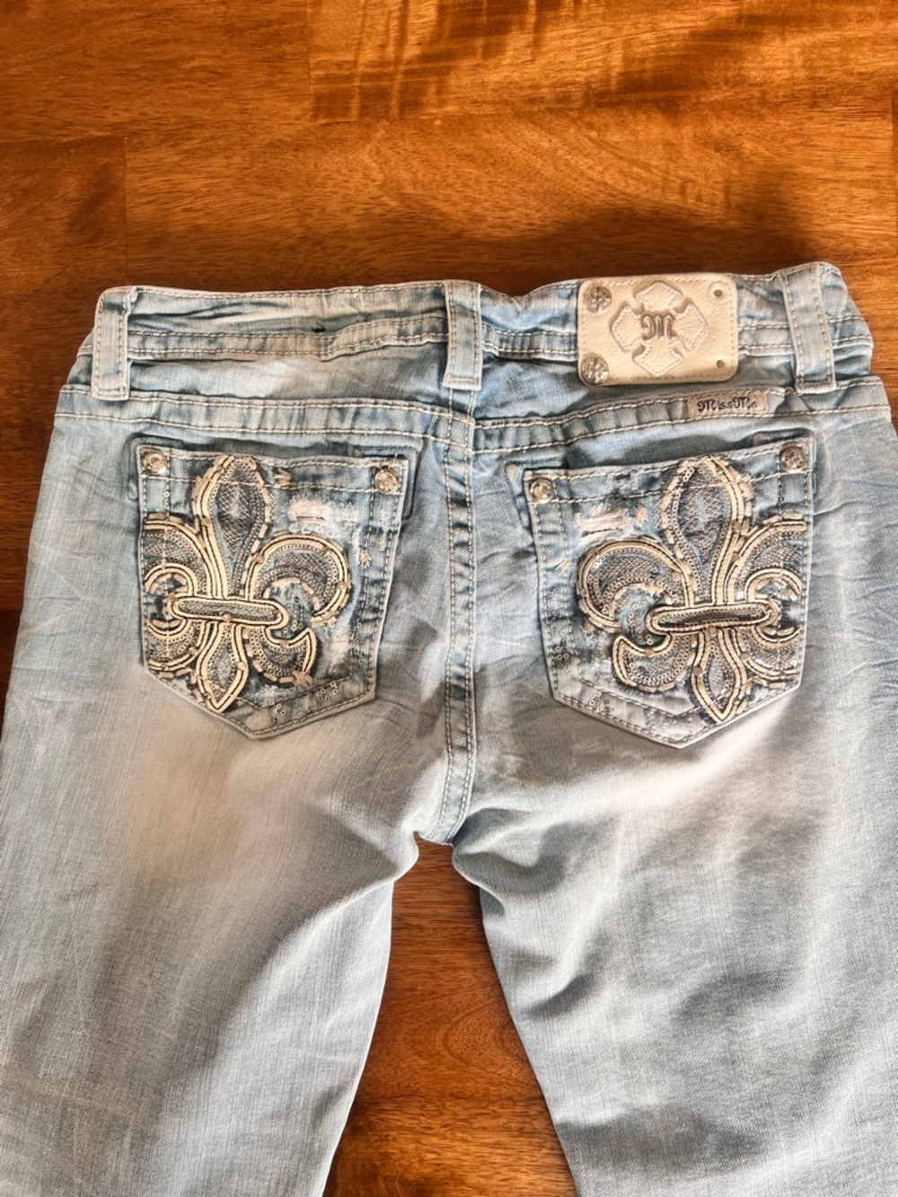 Miss Me Crop Light Blue Denim Jeans with Embroidered Fleur-de-Lis Pocket